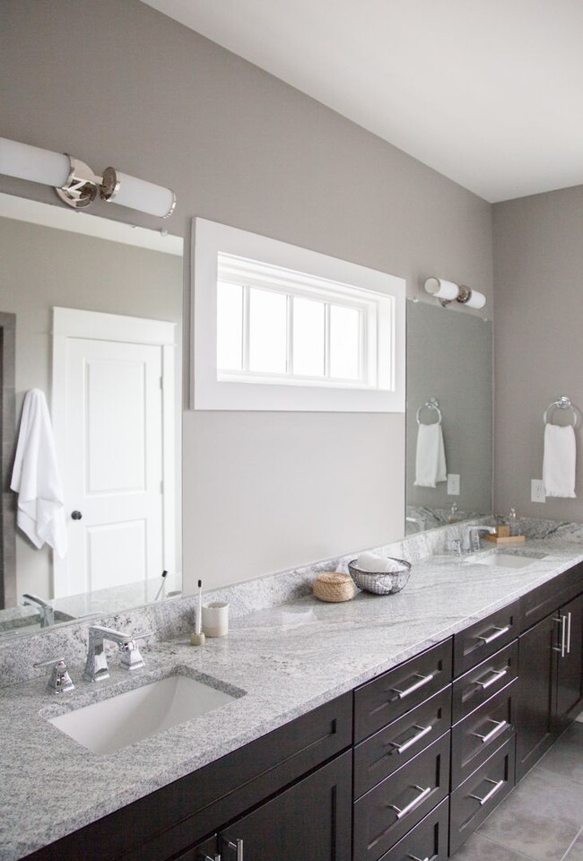 Building Photo - 3 Bed, 3.5 Bath Home w/ 2 Car Garage in East Nashville