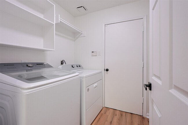 Building Photo - 2109 Eastlands St