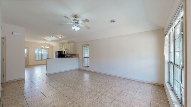 Building Photo - 115 Richards St