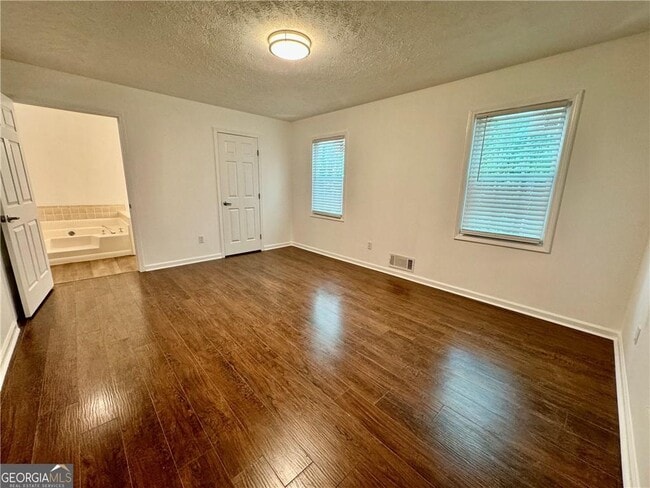 Building Photo - 3945 Peninsula Ct