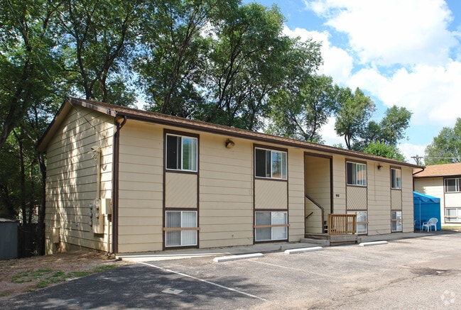 Building Photo - 910-930 Gib Ln