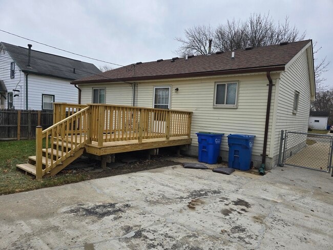 Building Photo - 11921 Belmont Ave