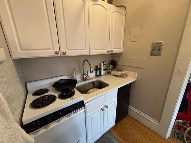 Building Photo - 82 Charles St