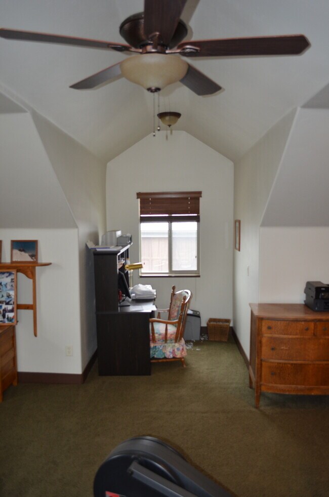 Building Photo - Great Home Available