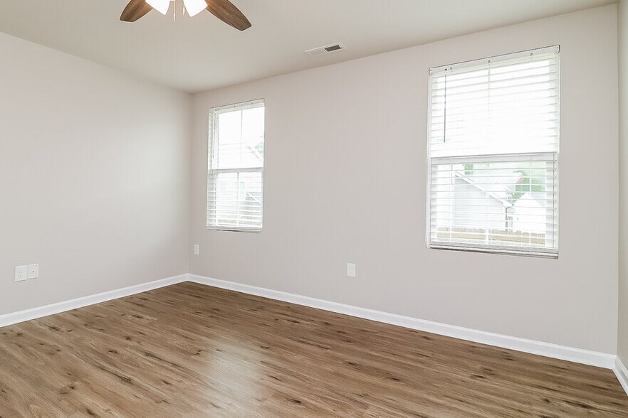 Building Photo - 864 Garrison Ave