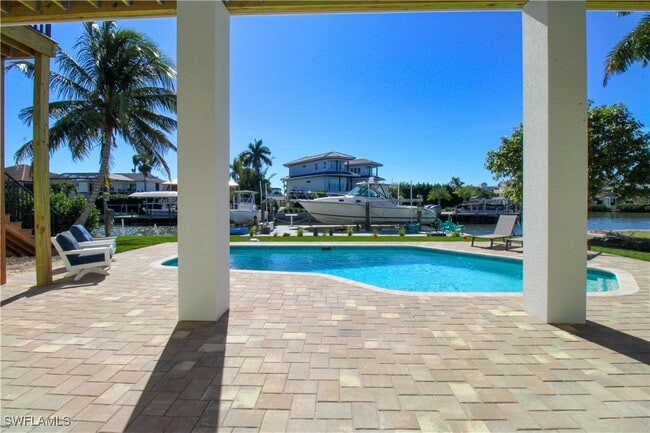 Building Photo - 4879 Esplanade St