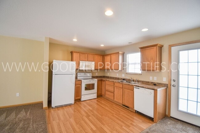 Building Photo - FALL SPECIAL!! Reduced $225 to $1495 !!! 2...