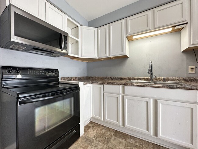 Building Photo - 496 Louisiana Ave. Clarksville, TN 37042