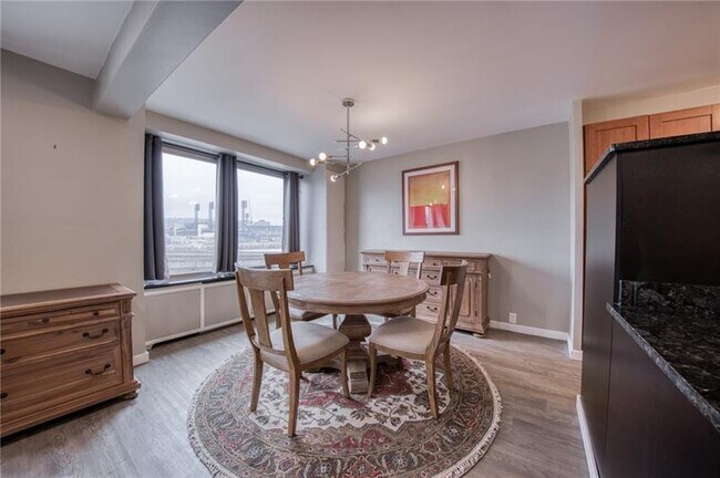 Building Photo - 320 Fort Duquesne Blvd