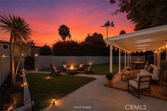 Building Photo - 210 Avenida Calafia