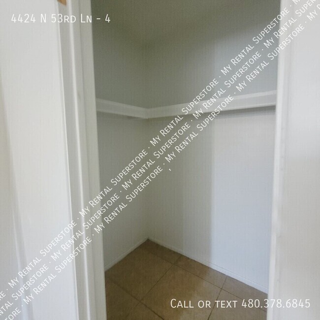 Building Photo - 4424 N 53rd Ln