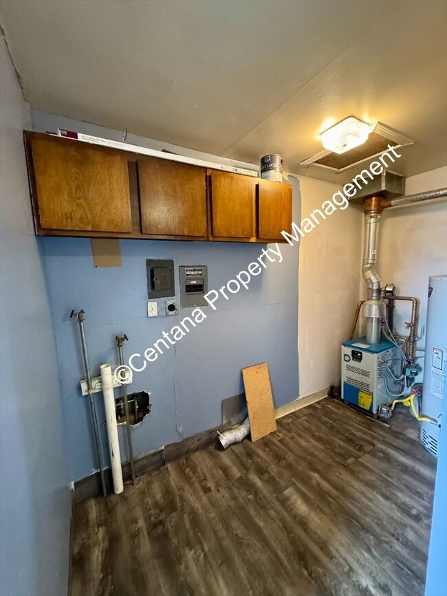 Building Photo - Pet friendly 2 bedroom house with a large lawn!