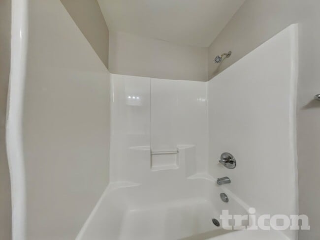 Building Photo - 282 Oxfordshire Dr