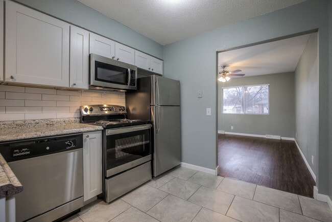 Building Photo - 514 NE Corder St