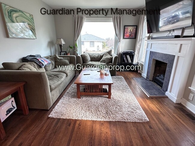 Building Photo - St Louis Park Single Family Home, Fenced In yard, Washer/Dryer, 1 Car Garage