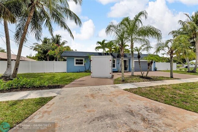 Building Photo - 1398 NW 14th Ct