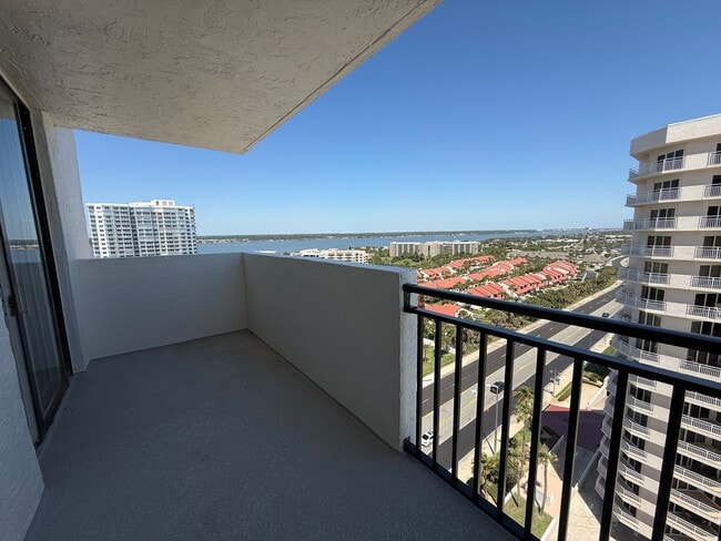 Building Photo - Fully Furnished 2-bedroom, 2-bath residence located in Oceans Five