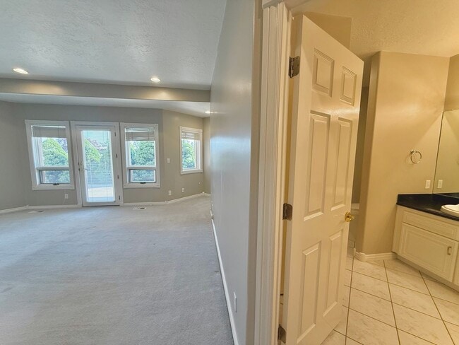 Building Photo - Garden Level in Luxury Home Available Now