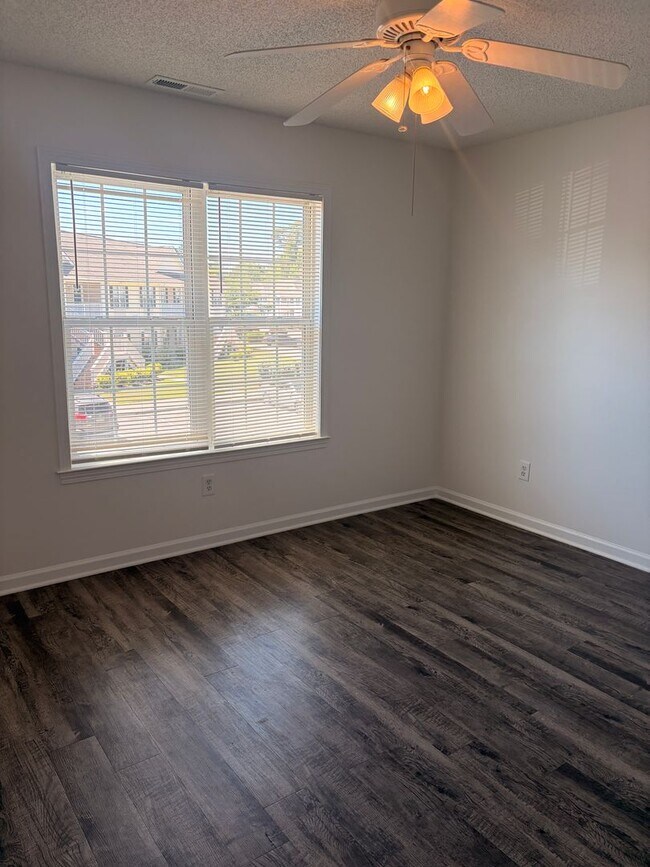 Building Photo - 4617 McClelland Dr