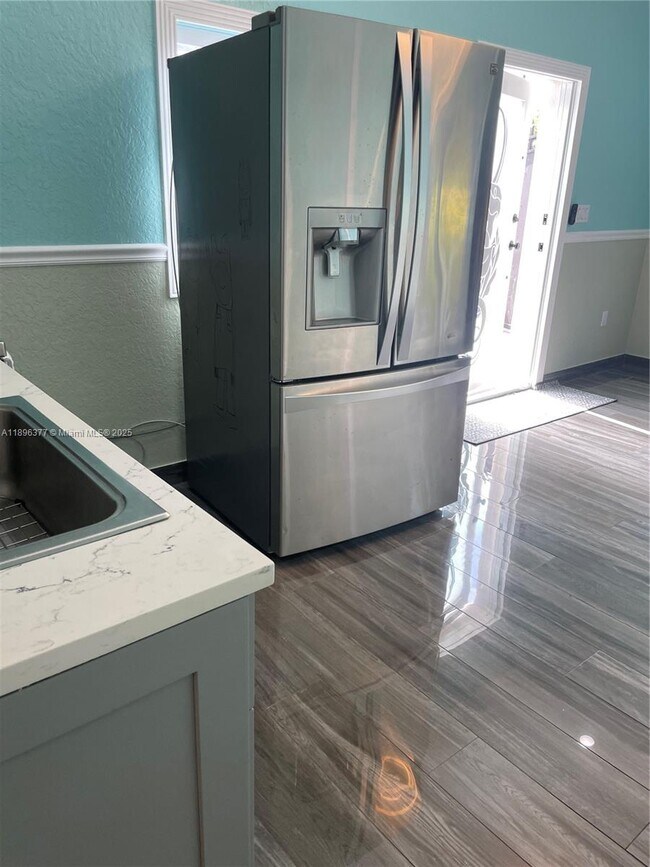 Building Photo - 240 NE 27th St