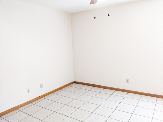 Building Photo - 1098 Rockbrook Ct