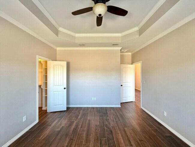 Building Photo - Beautiful 3-Bedroom, 2-Bath Home with Mode...