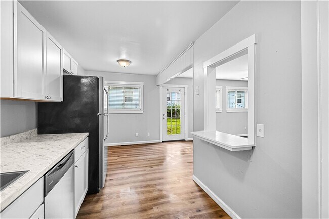 Building Photo - 574 S Sang Ave