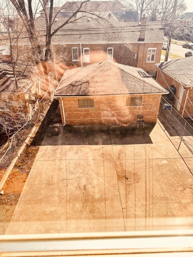 Building Photo - 2823 W 71st St