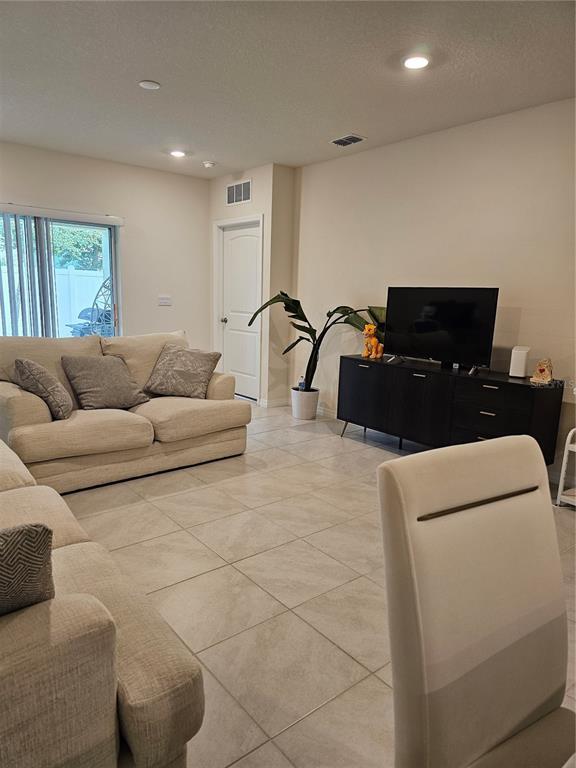 Building Photo - 20000 Royal Tern Ct