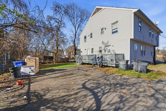 Building Photo - 33 Guilford St