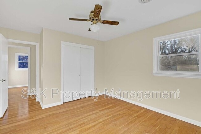 Building Photo - 350 Hughes Dr