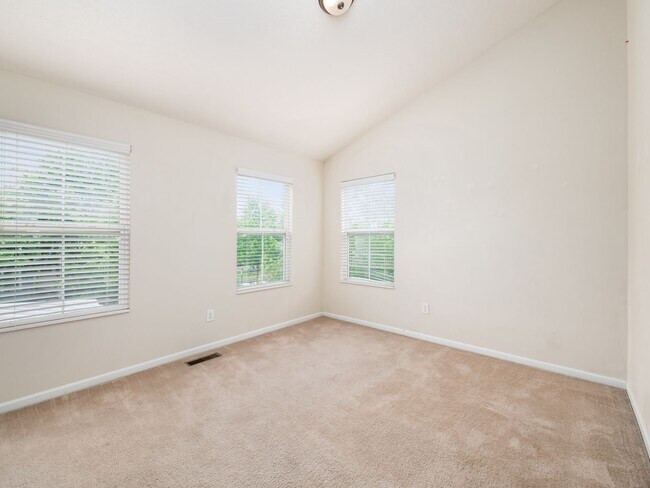 Building Photo - 53 Traditions Way