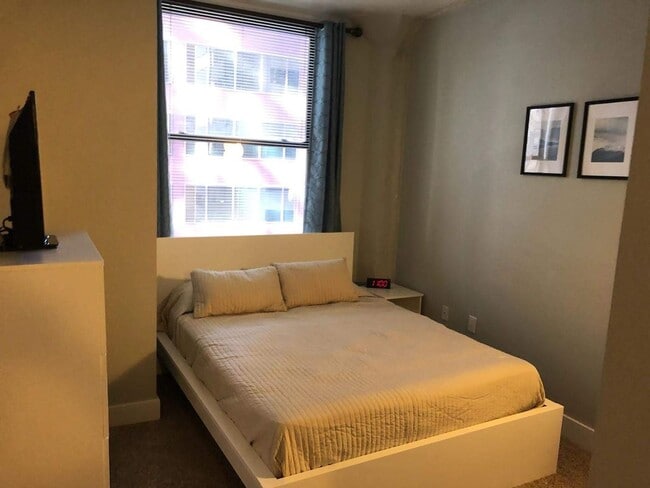 Building Photo - CH-Midland Lofts