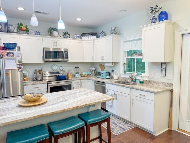 Building Photo - 360 Heidels Way