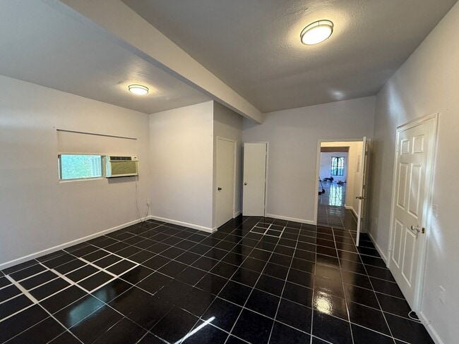 Building Photo - Palm Heights