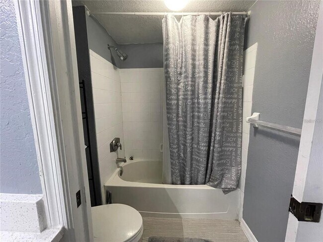 Building Photo - 13905 Fairway Island Dr