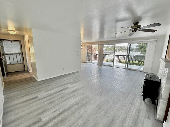 Building Photo - Newly Remodeled Top-Floor Duplex w/ Lake a...