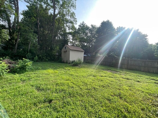 Building Photo - Updated and Located near Mercy Hospital!  ...