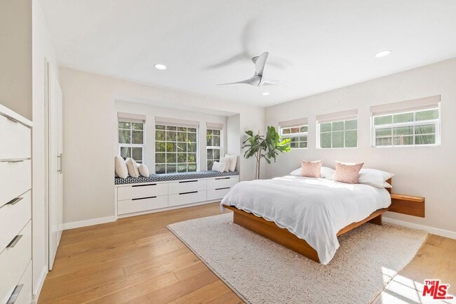 Building Photo - 9418 S 10th Ave