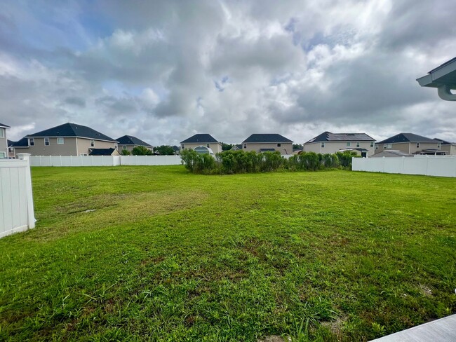 Building Photo - 639 Red Oak Ln