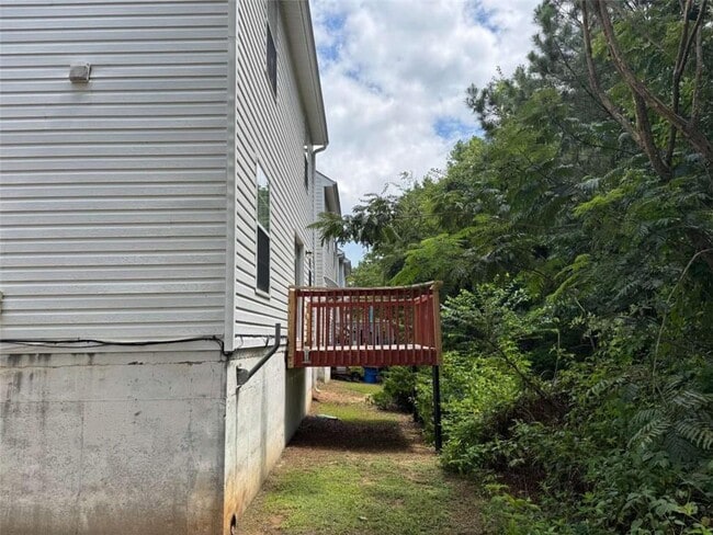 Building Photo - 356 Springbottom Dr SE