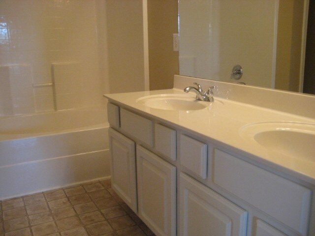 Building Photo - 3128 Hidden Creek Dr