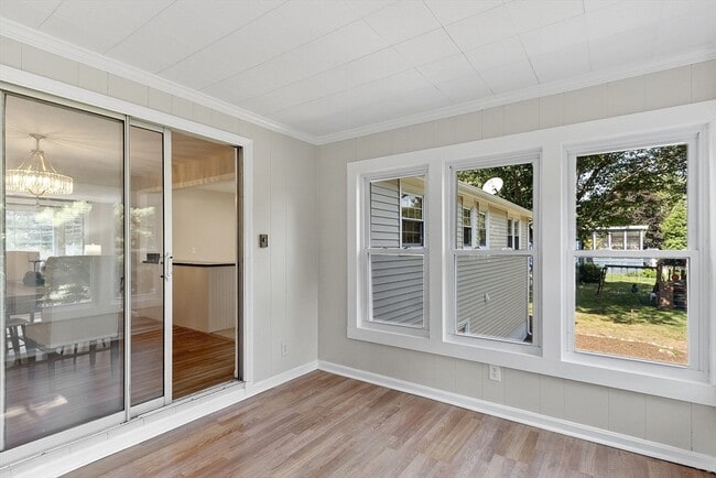 Building Photo - 1022 Pleasant St