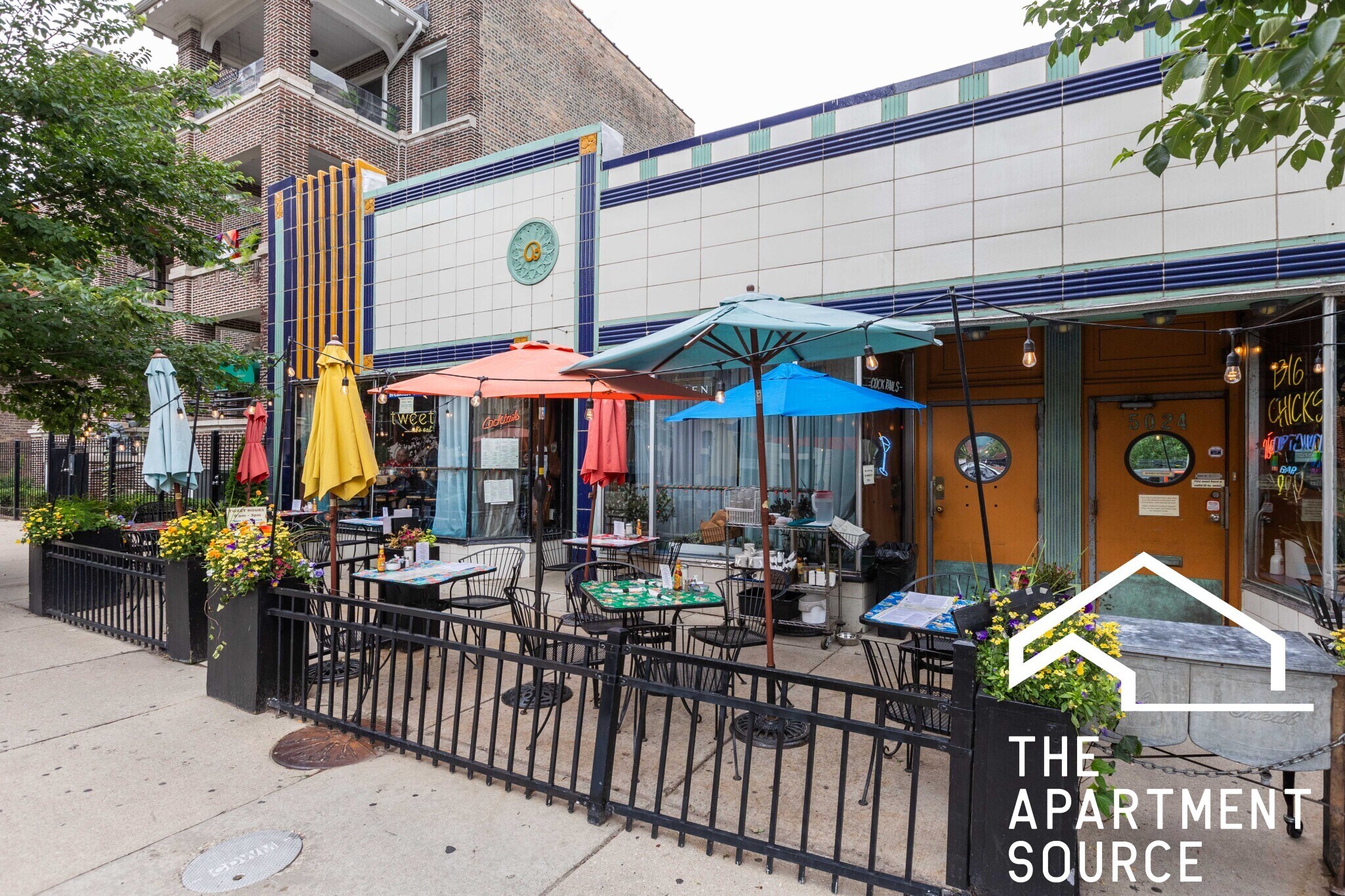 Building Photo - 941 W Carmen Ave