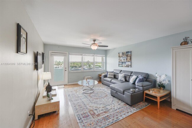 Building Photo - 401 Golden Isles Dr