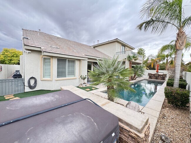 Building Photo - Spacious 4 Bedroom Home with Private Pool!