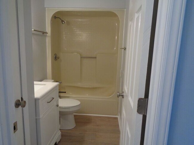 Building Photo - 2BD/1BA Renovated Unit In Ponderosa Village