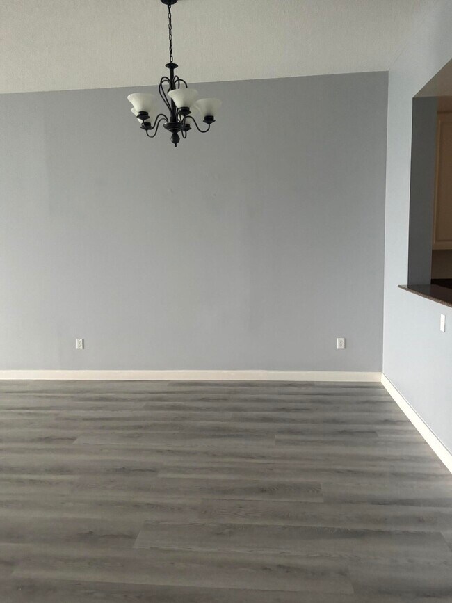 Building Photo - 31 Harbour Isle Dr W