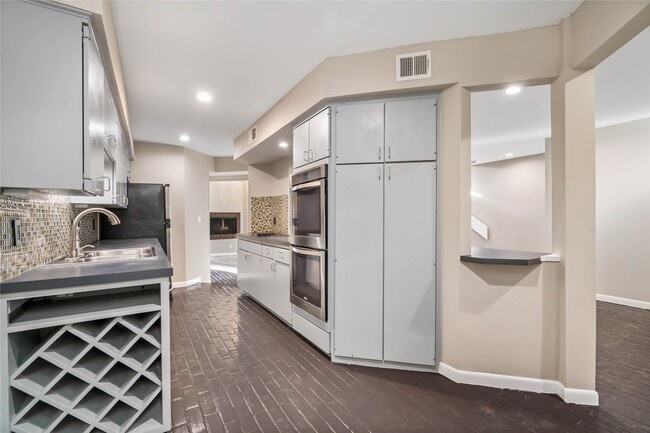 Building Photo - 5004 Bayard Ln