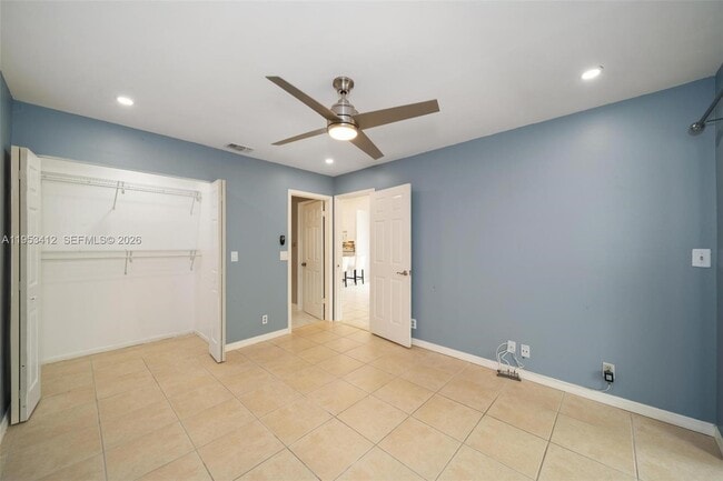 Building Photo - 4949 E Lakes Dr